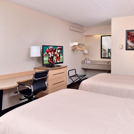 Super 8 By Wyndham Deerfield - Northbrook Hotel Ngoại thất bức ảnh