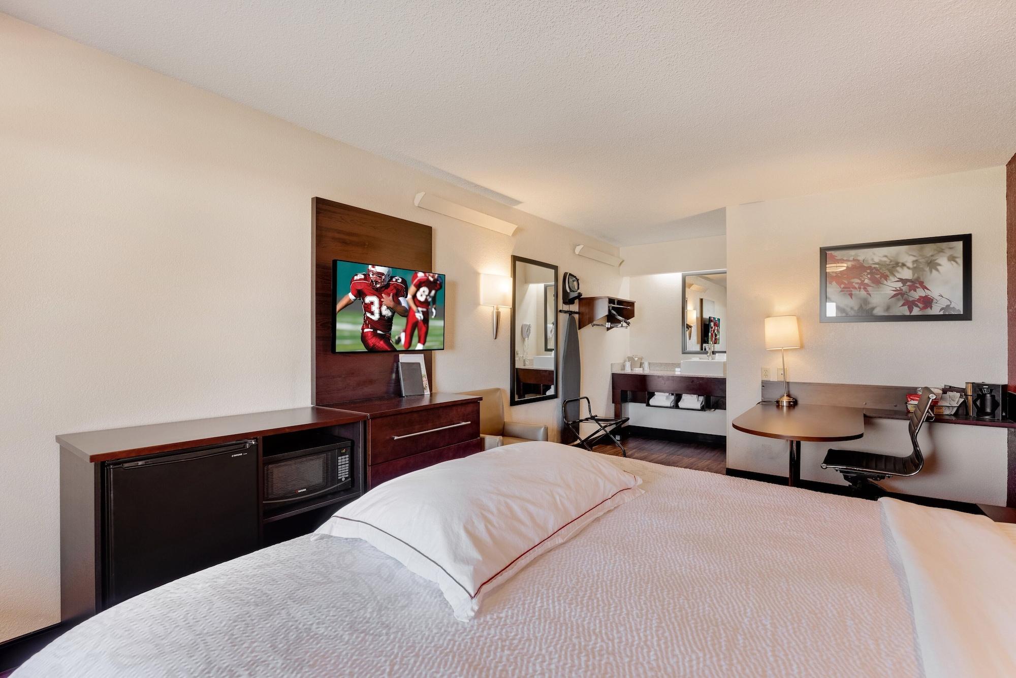 Super 8 By Wyndham Deerfield - Northbrook Hotel Ngoại thất bức ảnh
