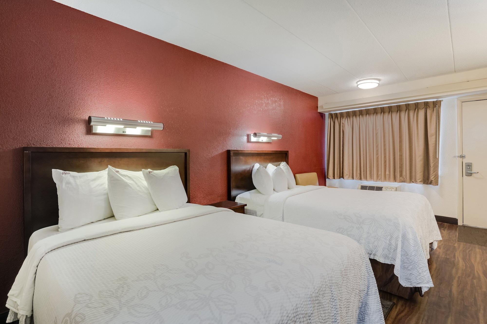 Super 8 By Wyndham Deerfield - Northbrook Hotel Ngoại thất bức ảnh