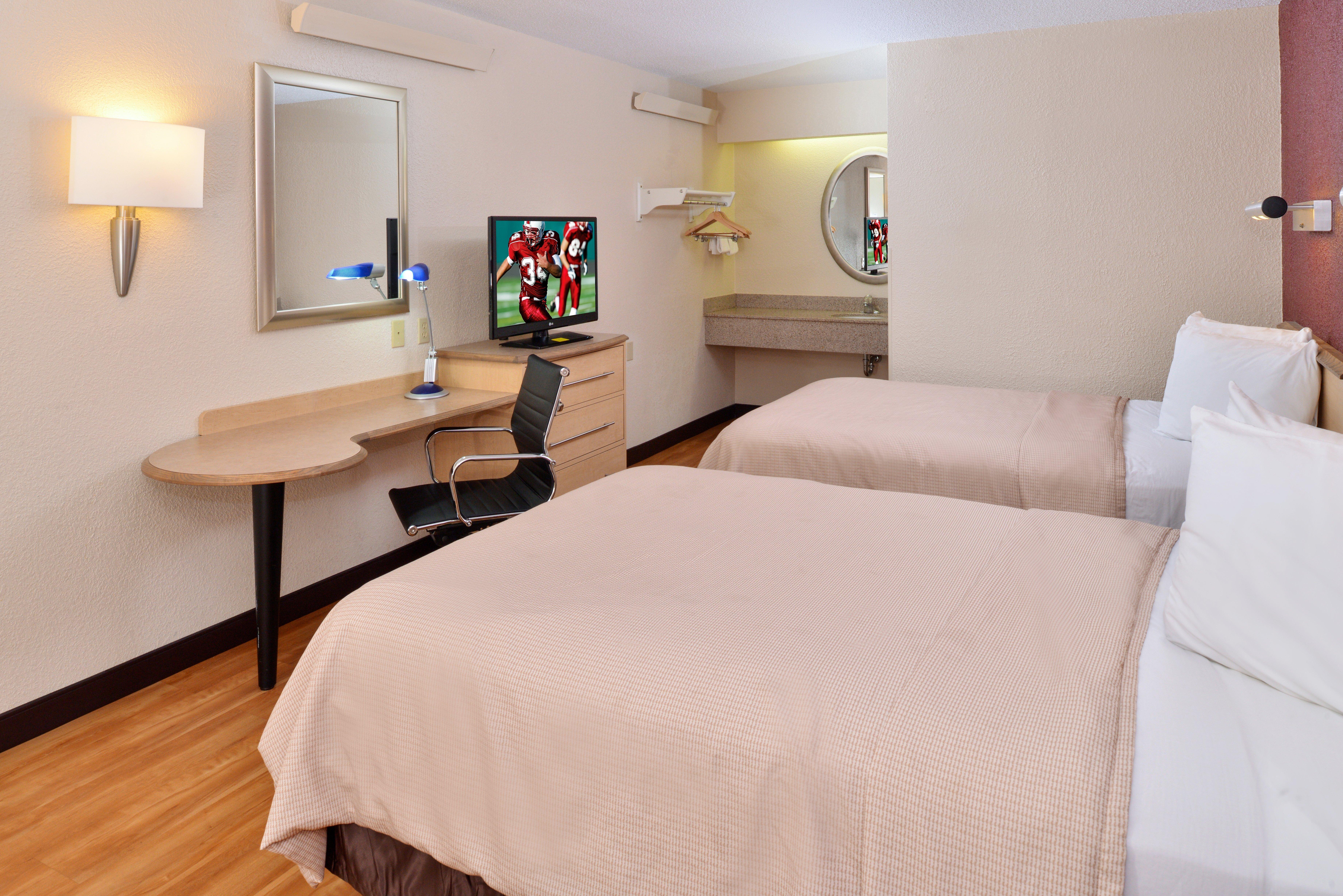 Super 8 By Wyndham Deerfield - Northbrook Hotel Ngoại thất bức ảnh