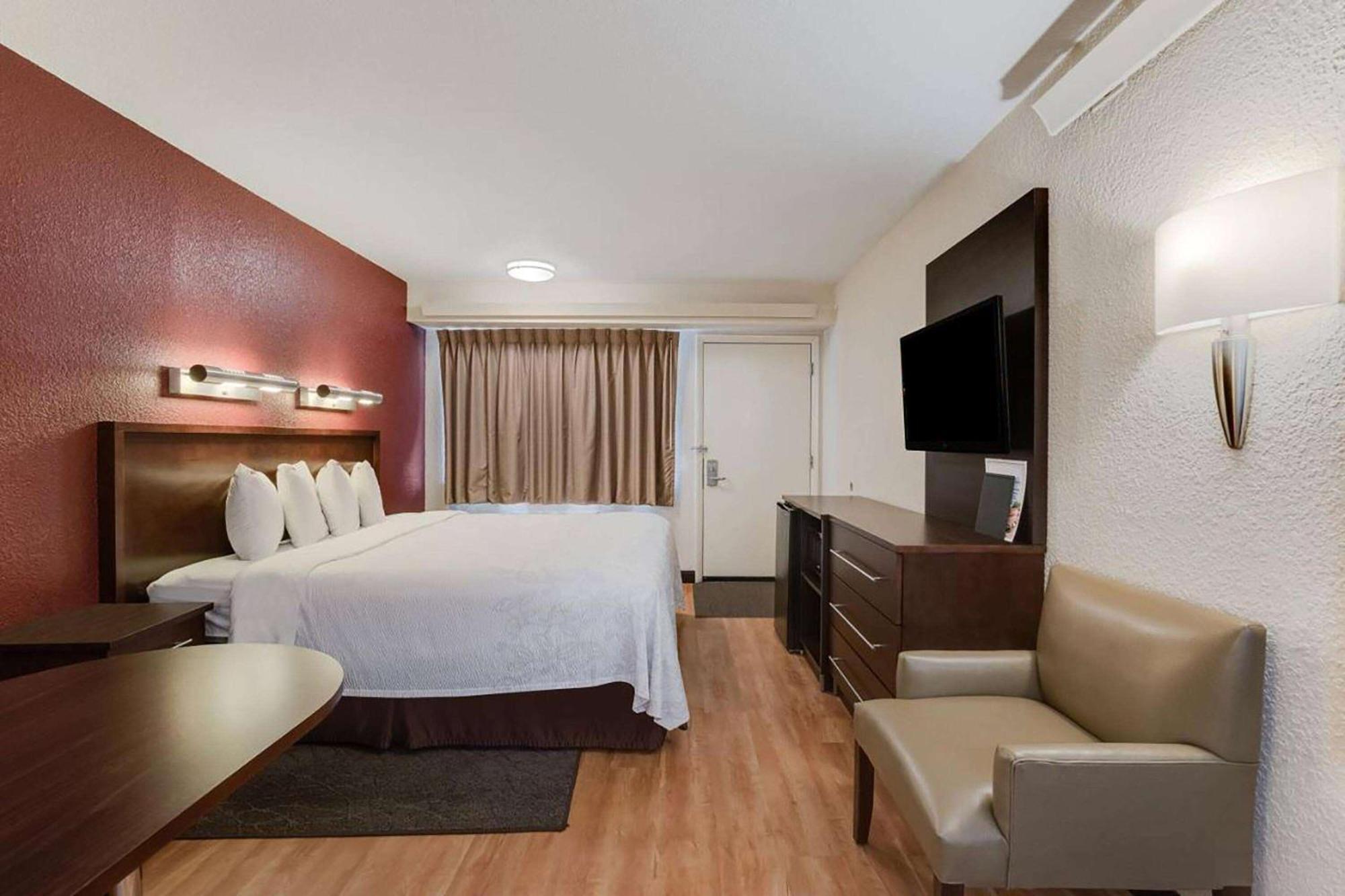 Super 8 By Wyndham Deerfield - Northbrook Hotel Ngoại thất bức ảnh