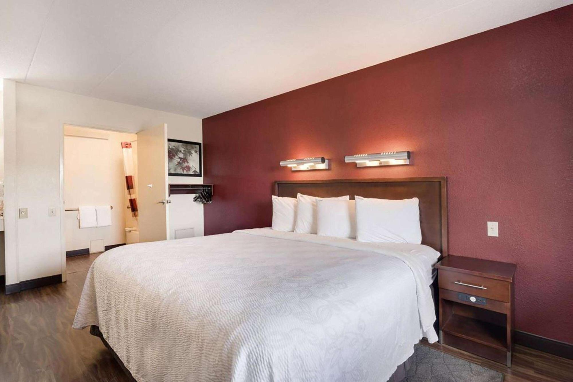Super 8 By Wyndham Deerfield - Northbrook Hotel Ngoại thất bức ảnh